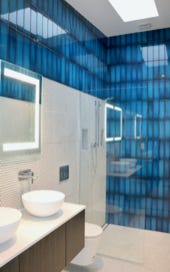 WOW ensuite with mesmirising blue tiles